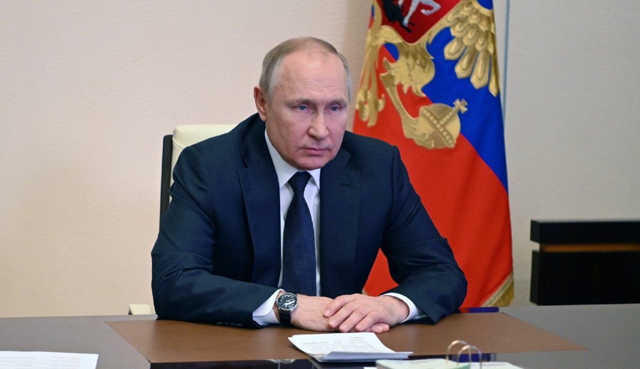 Putyin jóváhagyta, hogy külföldi önkénteseket szállítsanak a háborús övezetbe