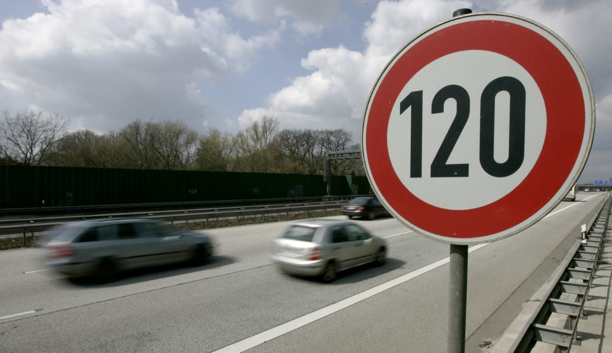 120 kilométer/órára emelik a maximális megengedett sebességet a gyorsforgalmi utakon
