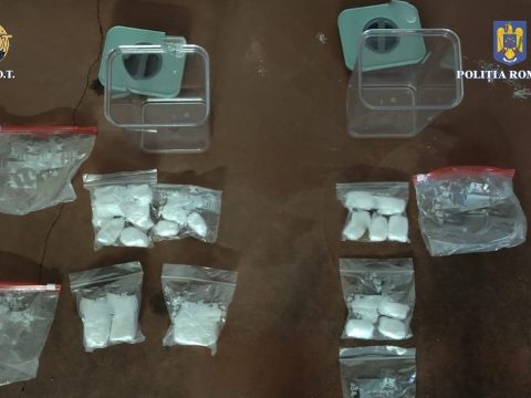 Kokain árusítása közben értek tetten az ügyészek két felfegyverzett drogkereskedőt