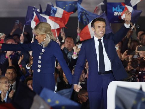 Emmanuel Macron nyerte a francia elnökválasztást Marine Le Pennel szemben