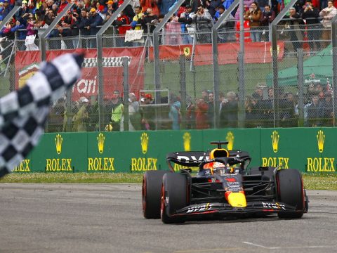 Forma-1: Verstappen rajt-cél győzelmet aratott Imolában