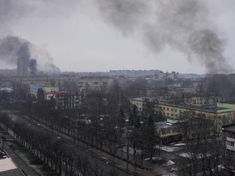Az ukránok nem tudnak bejutni Mariupolba, és a civileket sem tudják evakuálni