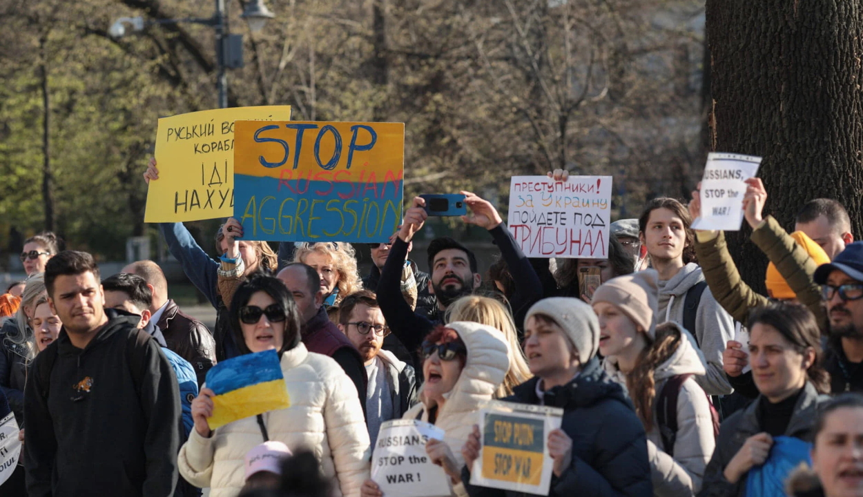 Mintegy százan tüntettek Bukarestben az ukrajnai háború ellen