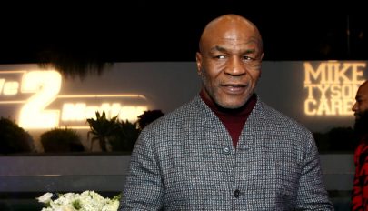 Mike Tyson ököllel ütött egy utast a repülőgépen