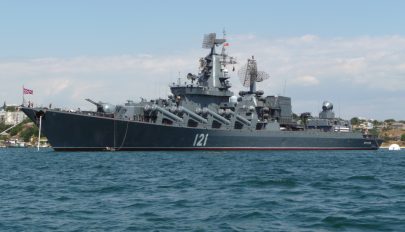 FRISSÍTVE: Kigyulladt és elsüllyedt az orosz Fekete-tengeri Flotta zászlóshajója