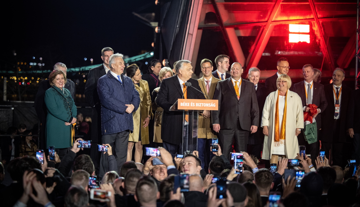 Orbán: hatalmas győzelmet arattunk