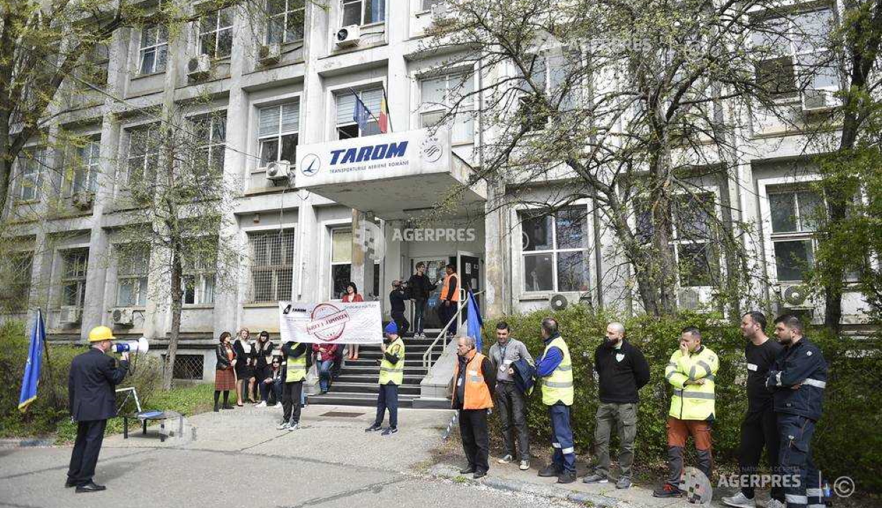 Magasabb bérekért tüntettek a Tarom légitársaság dolgozói
