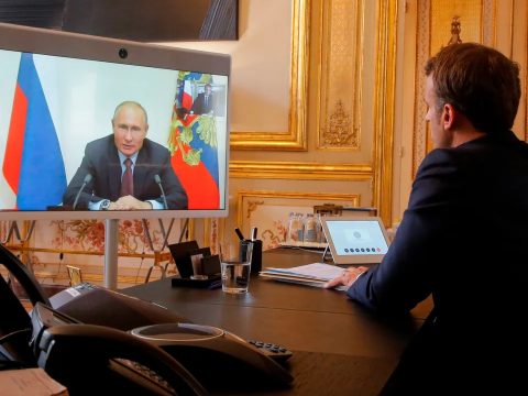 Putyin Macronnak: Moszkva kész tárgyalni Kijevvel