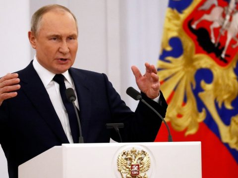 Putyin óva intett az ukrajnai háborúba való külső beavatkozástól