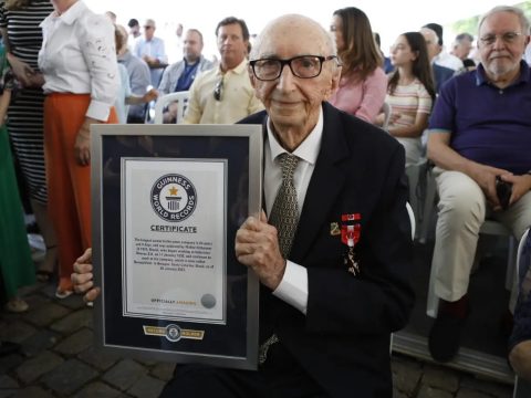 84 éve dolgozik ugyanott egy 100 éves brazil férfi