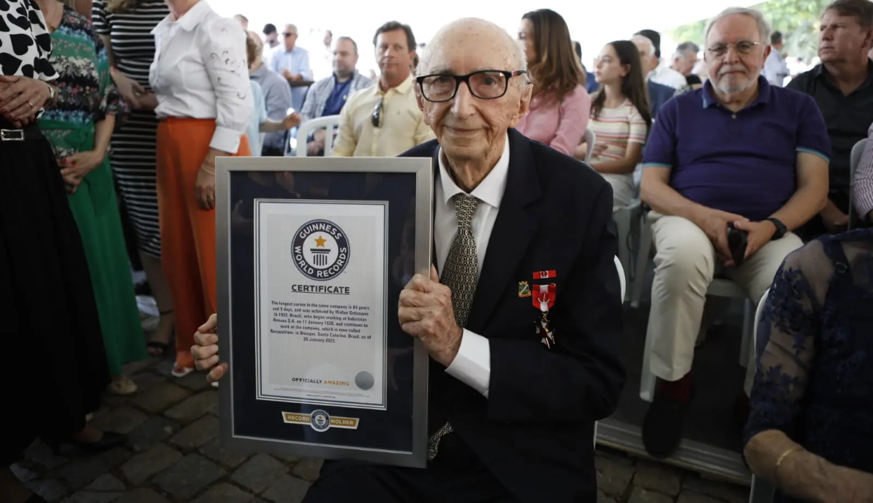 84 éve dolgozik ugyanott egy 100 éves brazil férfi