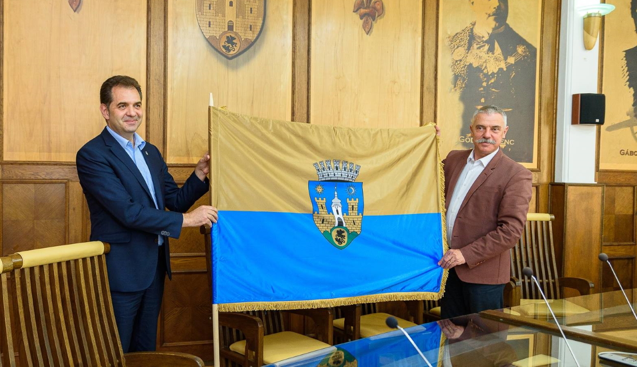 Érvénytelenítette a bíróság a Sepsiszentgyörgy zászlajáról szóló kormányhatározatot