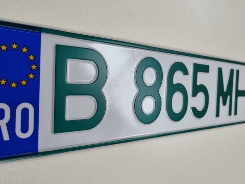 Tánczos Barna: zöld rendszámtáblát kapnak az elektromos autók
