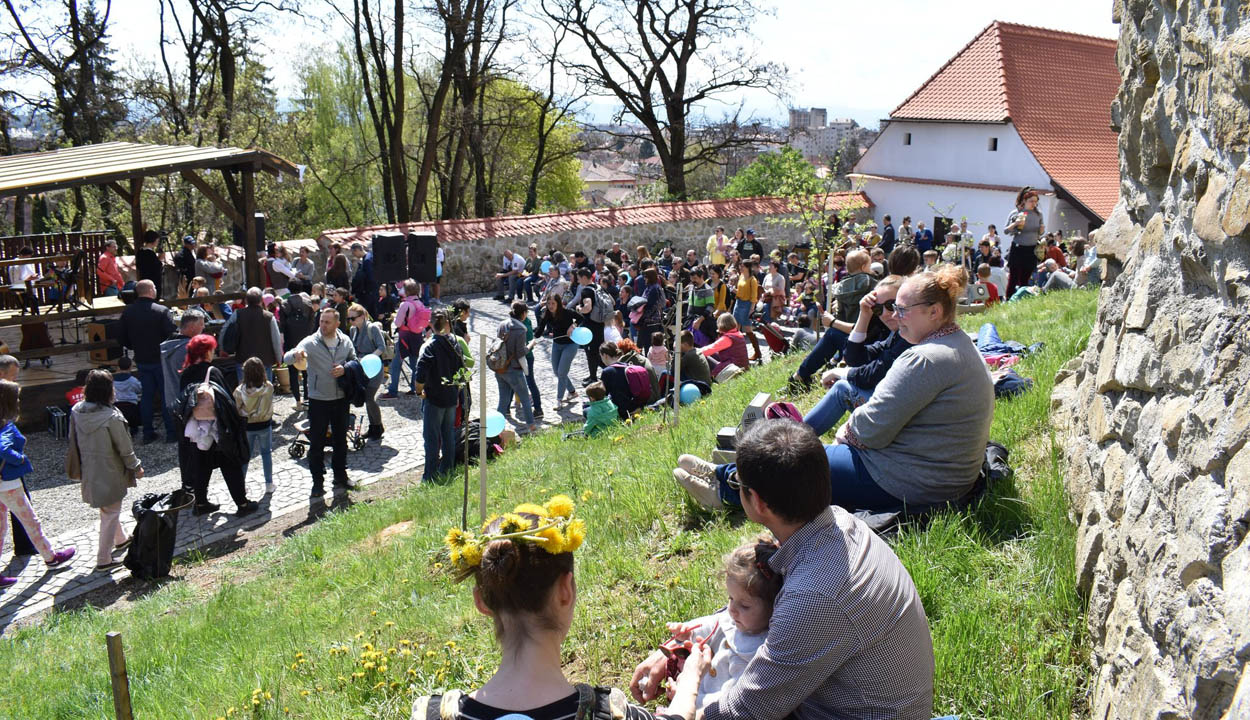 Kilenc napig ünnepelt a város