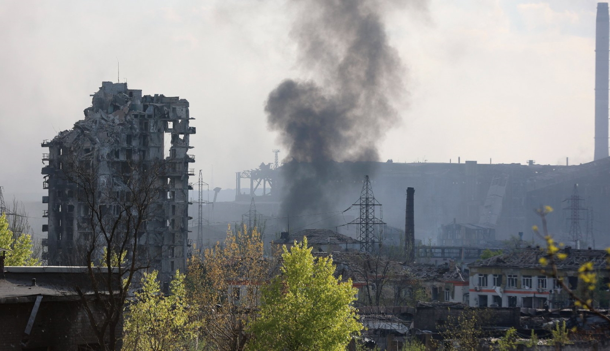 Folytatják az Azovsztalban rekedt civilek kimenekítését az ukrán hatóságok
