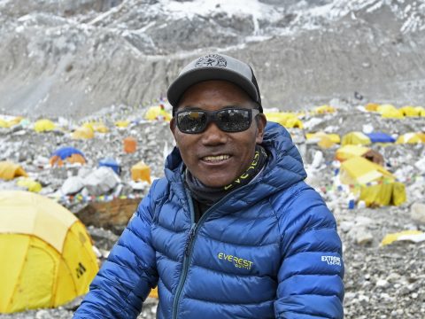 Saját rekordját megdöntve 26. alkalommal jutott fel az Everestre egy serpa