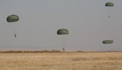 Ejtőernyős gyakorlat közben meghalt egy katona Buzău megyében