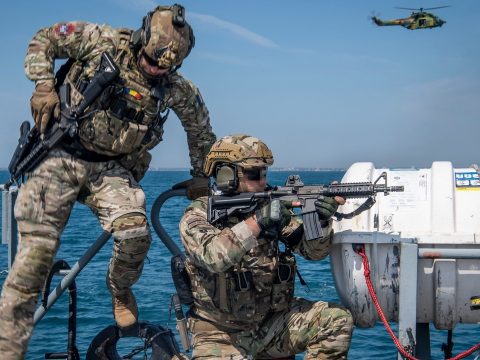 A Fekete-tenger romániai partvidékén tart légi hadgyakorlatot a NATO