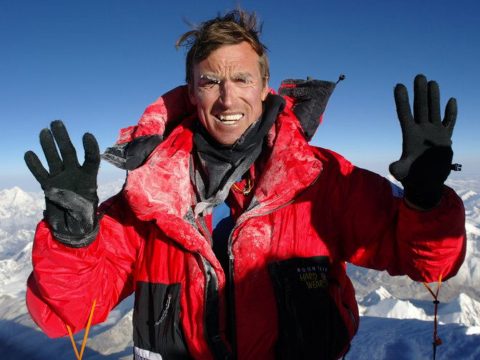 Történelmet írt a brit hegymászó, tizenhatodszor is megmászta a Mount Everestet