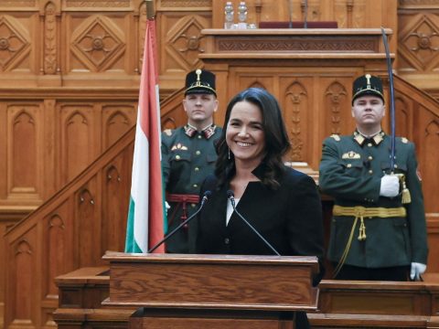 Kedden lép hivatalba Novák Katalin, Magyarország első női köztársasági elnöke