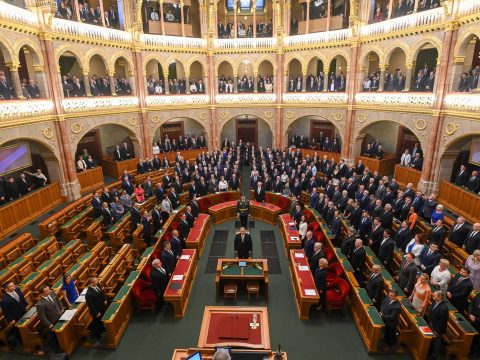 Újra megválasztotta miniszterelnöknek Orbán Viktort a magyar parlament