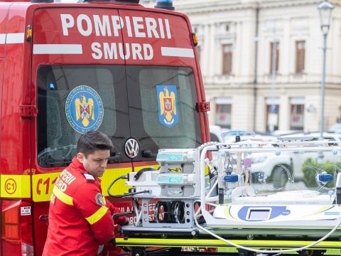 Tizenkét, újszülöttek szállítására alkalmas mentőautót vásárolt a belügyminisztérium