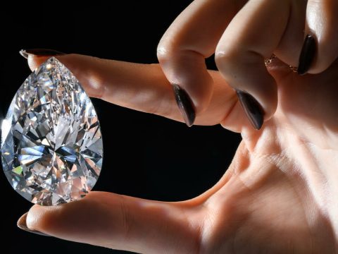 Egy 228 karátos gyémánt tartja izgalomban a gyűjtőket