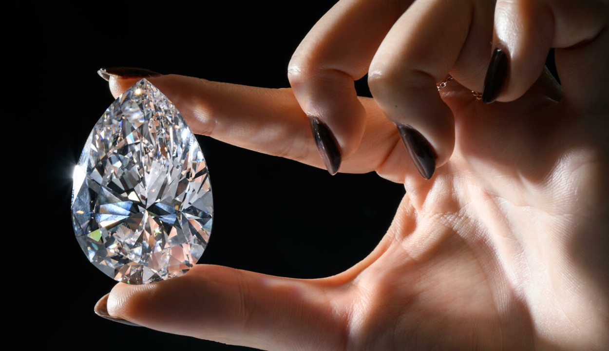 Egy 228 karátos gyémánt tartja izgalomban a gyűjtőket