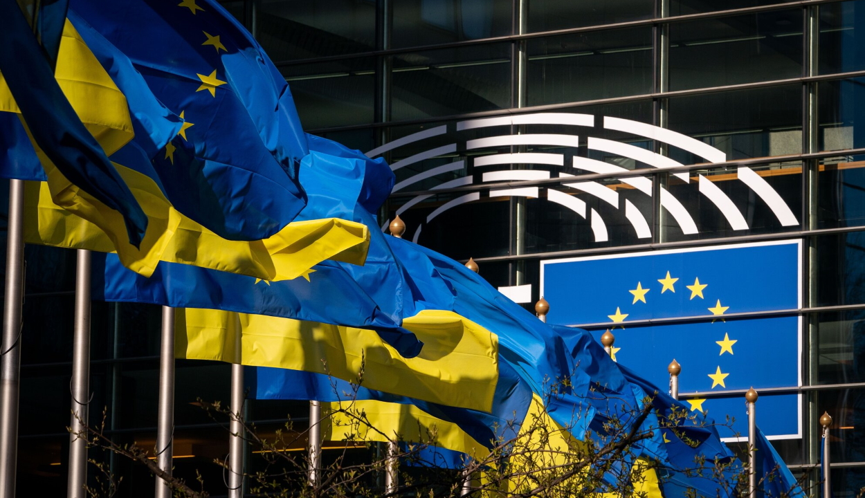 Az Európai Bizottság tagjelölti státust ajánl Ukrajnának