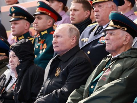 Putyin szerint Oroszország katonai agressziót akadályozott meg
