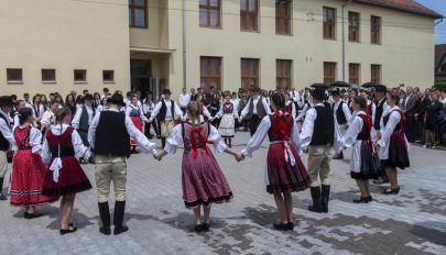 Maratoni, sokszínű iskolakeresztelő