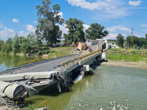 FRISSÍTVE: Beomlott egy néhány hónapja felújított híd Neamț megyében