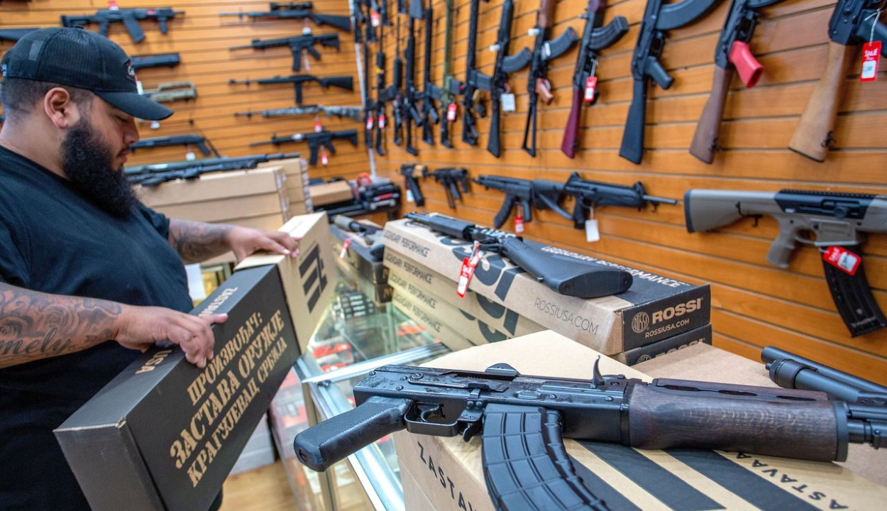 Megszavazta az amerikai szenátus a fegyvertartást szigorító törvénytervezetet