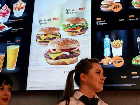 Finom – és pont: orosz hamburgerlánc nyílik a McDonald’s helyett