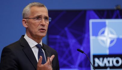 Stoltenberg: a NATO jóval 300 ezer fő fölé emeli a kiemelt készültségben tartott erőit