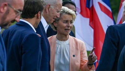 Von der Leyen és Biden: továbbra is együttműködünk, hogy csökkentsük Oroszország energiából származó bevételeit