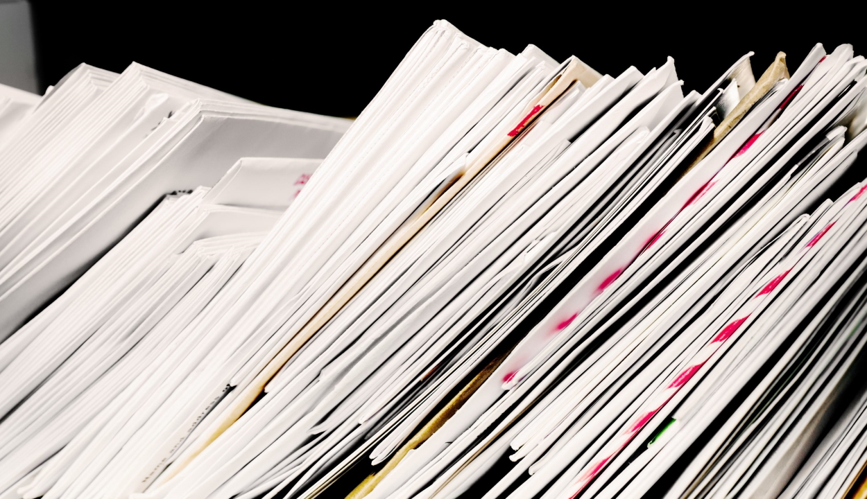 Több mint 20 ezer kézbesítetlen levelet találtak egy volt postás lakásában