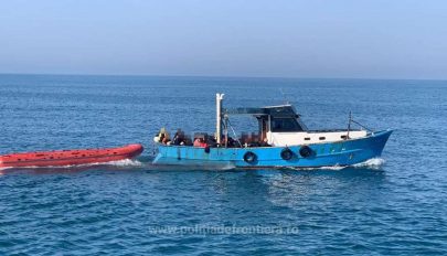 A Fekete-tengeren átkelt migránshajót fogott el a román parti őrség