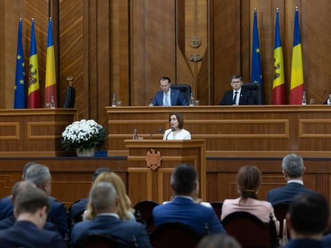 Együttes ülést tartott Chişinăuban a moldáv és a román parlament