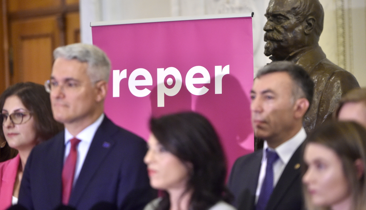 Bemutatták a Dacian Cioloş által alapított REPER nevű pártot