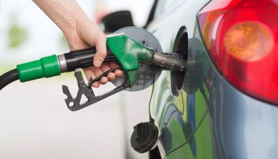 Nyolc lej alá csökkent a benzin ára, a hónap eleje óta 7-8 százalékkal lett olcsóbb az üzemanyag