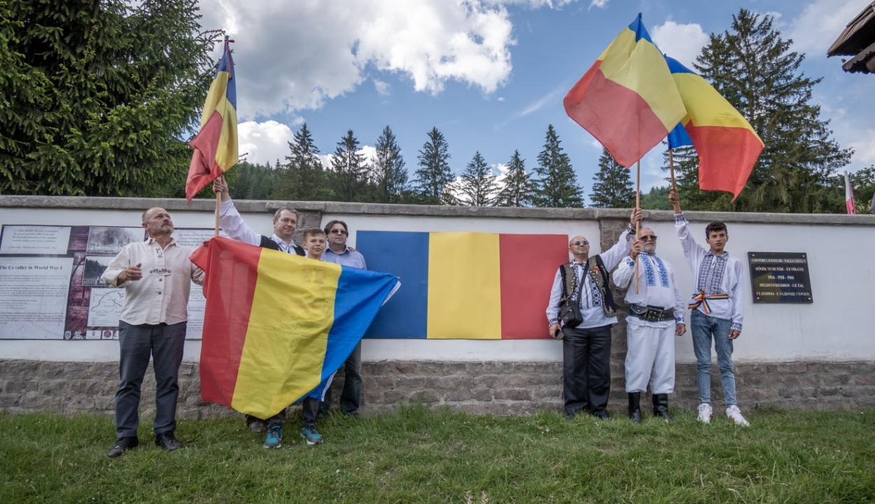 Úzvölgye: nem tűrik tovább az „idegen jelképeket” a román nacionalisták