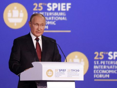 Putyin: Moszkva nem ellenzi Ukrajna uniós csatlakozását