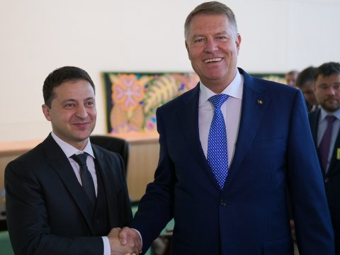 Macron, Scholz és Draghi társaságában Kijevbe látogat a román államfő