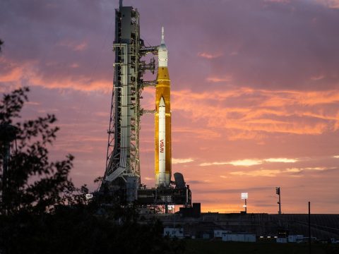 Péntekre halasztotta a NASA az Artemis I indítását