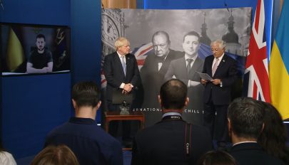 Boris Johnson Churchill-díjjal tüntette ki Zelenszkijt