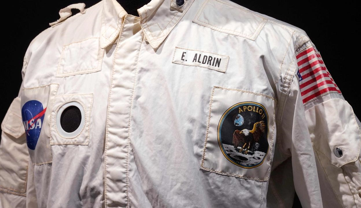 Csaknem 2,8 millió dollárért kelt el az egyik Holdra szálláskor viselt dzseki