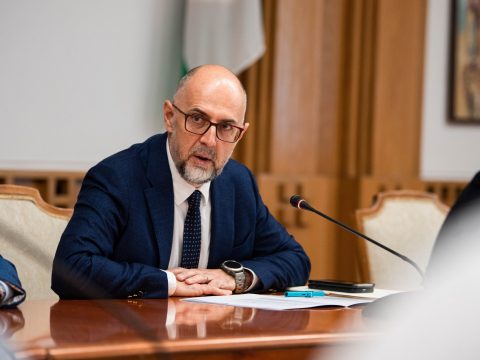 Kelemen: nem látom értelmét megmagyarázni, hogy ki miért tapsol meg egy beszédet