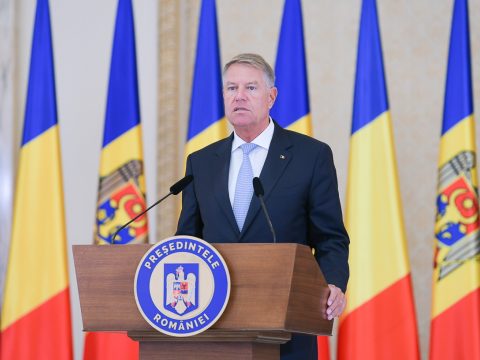 Klaus Iohannis élesen bírálta Orbán Viktor beszédét, és magyarázatot vár az RMDSZ-től