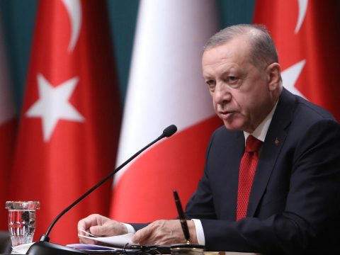 Erdogan ismét Svédország és Finnország NATO-tagságának a befagyasztásával fenyegetőzött